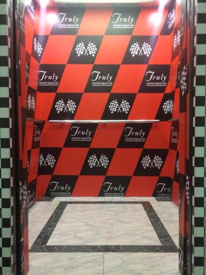 Hype Motorsport Hotel Нилай Экстерьер фото