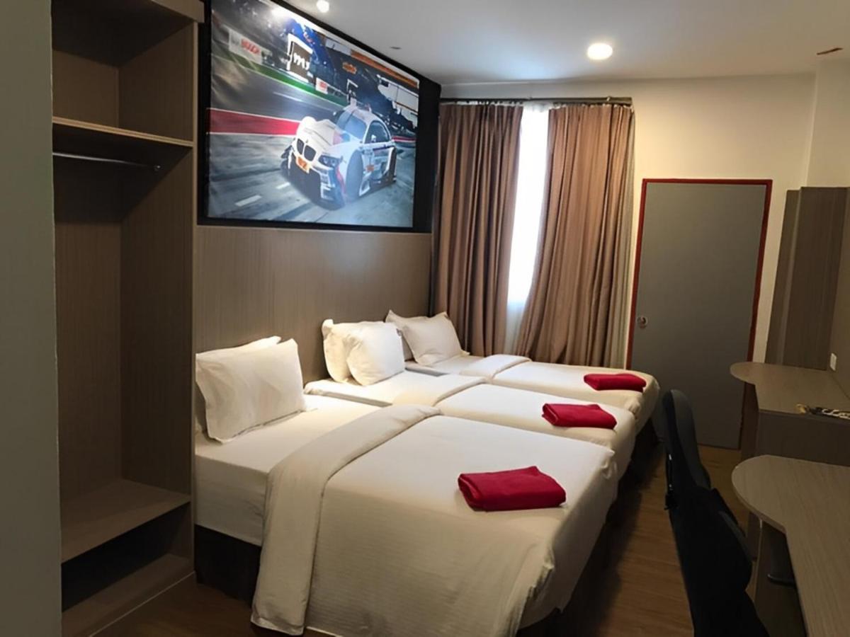 Hype Motorsport Hotel Нилай Экстерьер фото