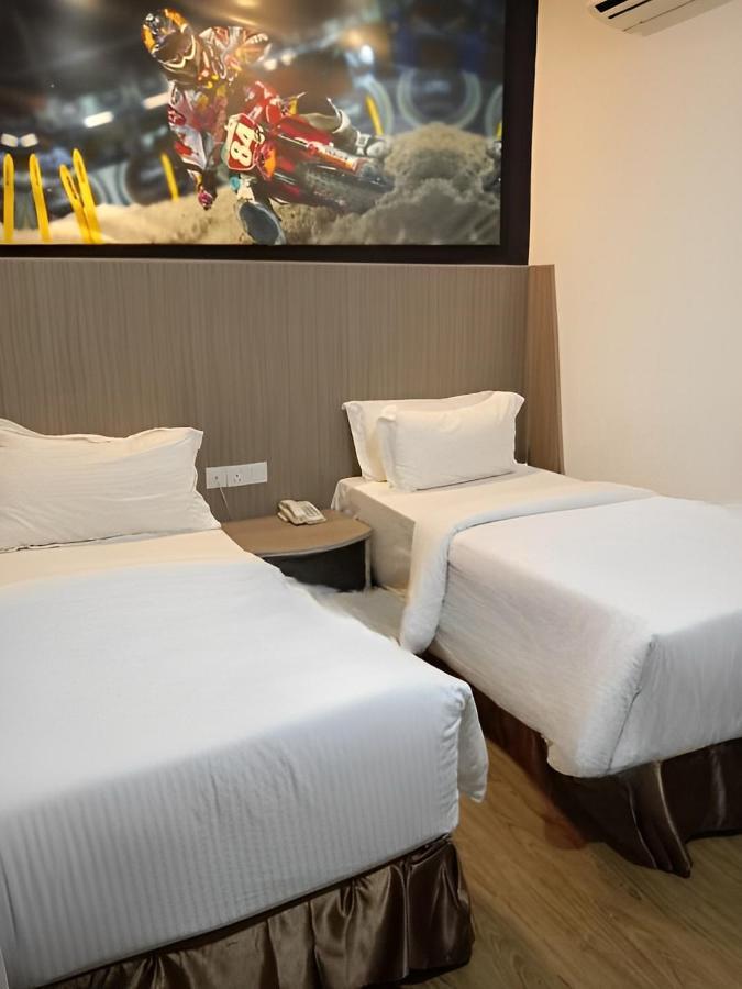 Hype Motorsport Hotel Нилай Экстерьер фото