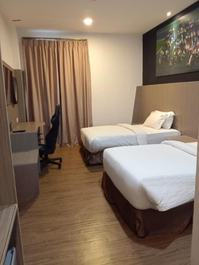 Hype Motorsport Hotel Нилай Экстерьер фото