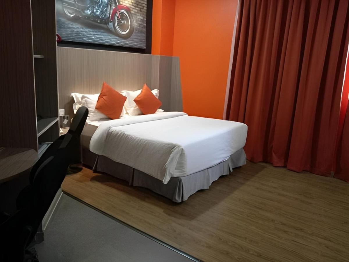 Hype Motorsport Hotel Нилай Экстерьер фото