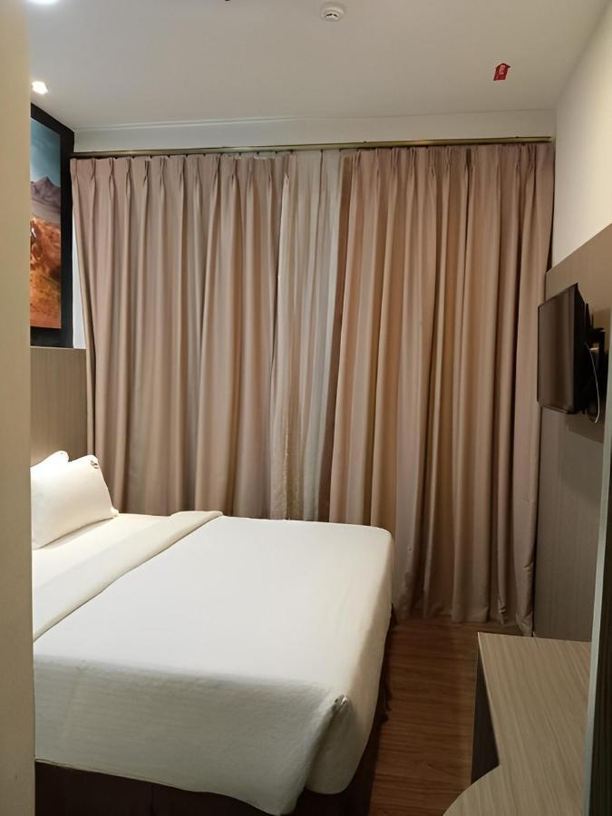 Hype Motorsport Hotel Нилай Экстерьер фото