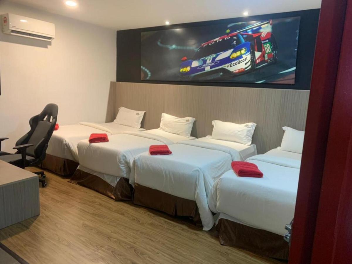 Hype Motorsport Hotel Нилай Экстерьер фото