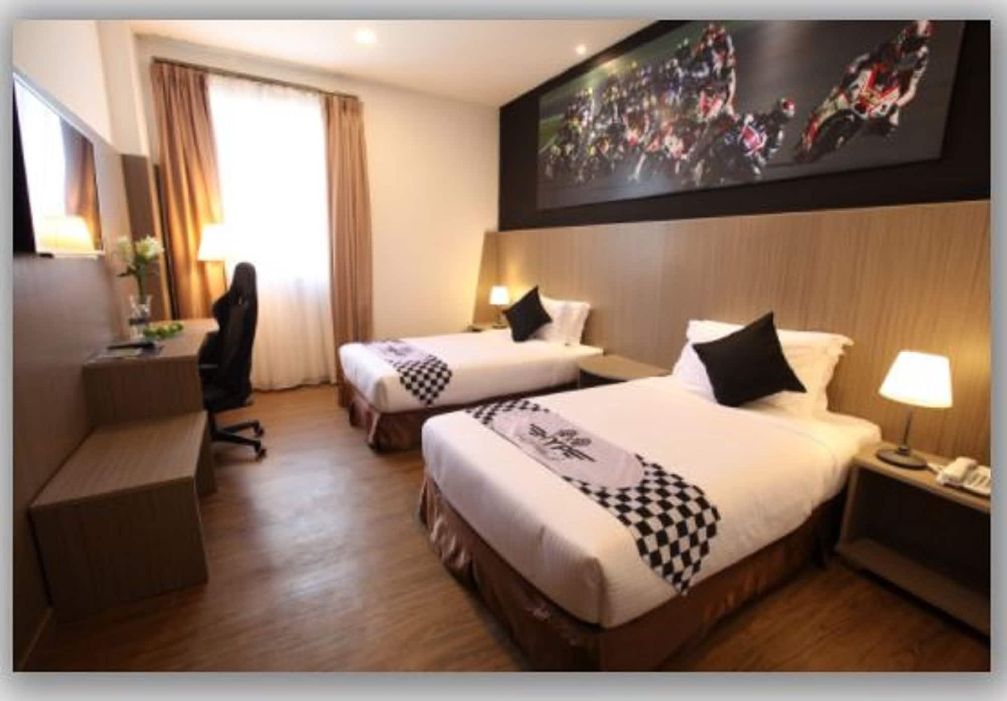 Hype Motorsport Hotel Нилай Экстерьер фото
