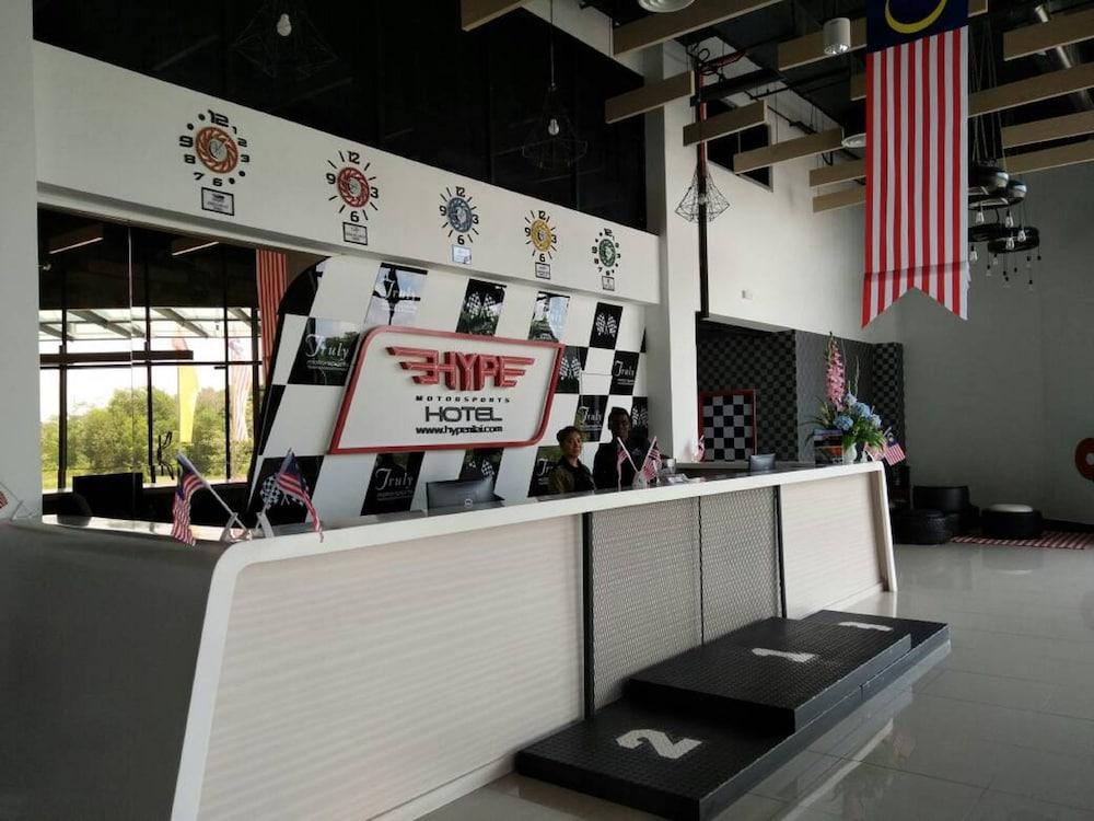 Hype Motorsport Hotel Нилай Экстерьер фото