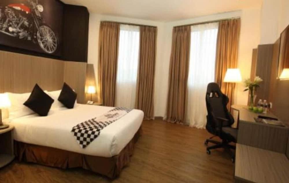 Hype Motorsport Hotel Нилай Экстерьер фото