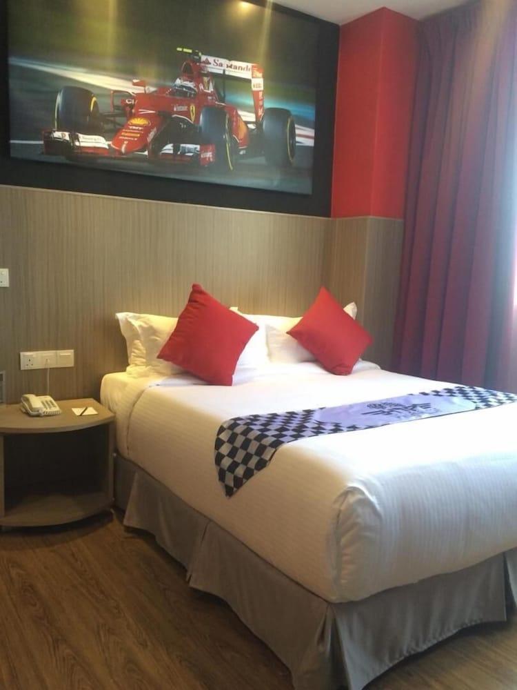 Hype Motorsport Hotel Нилай Экстерьер фото