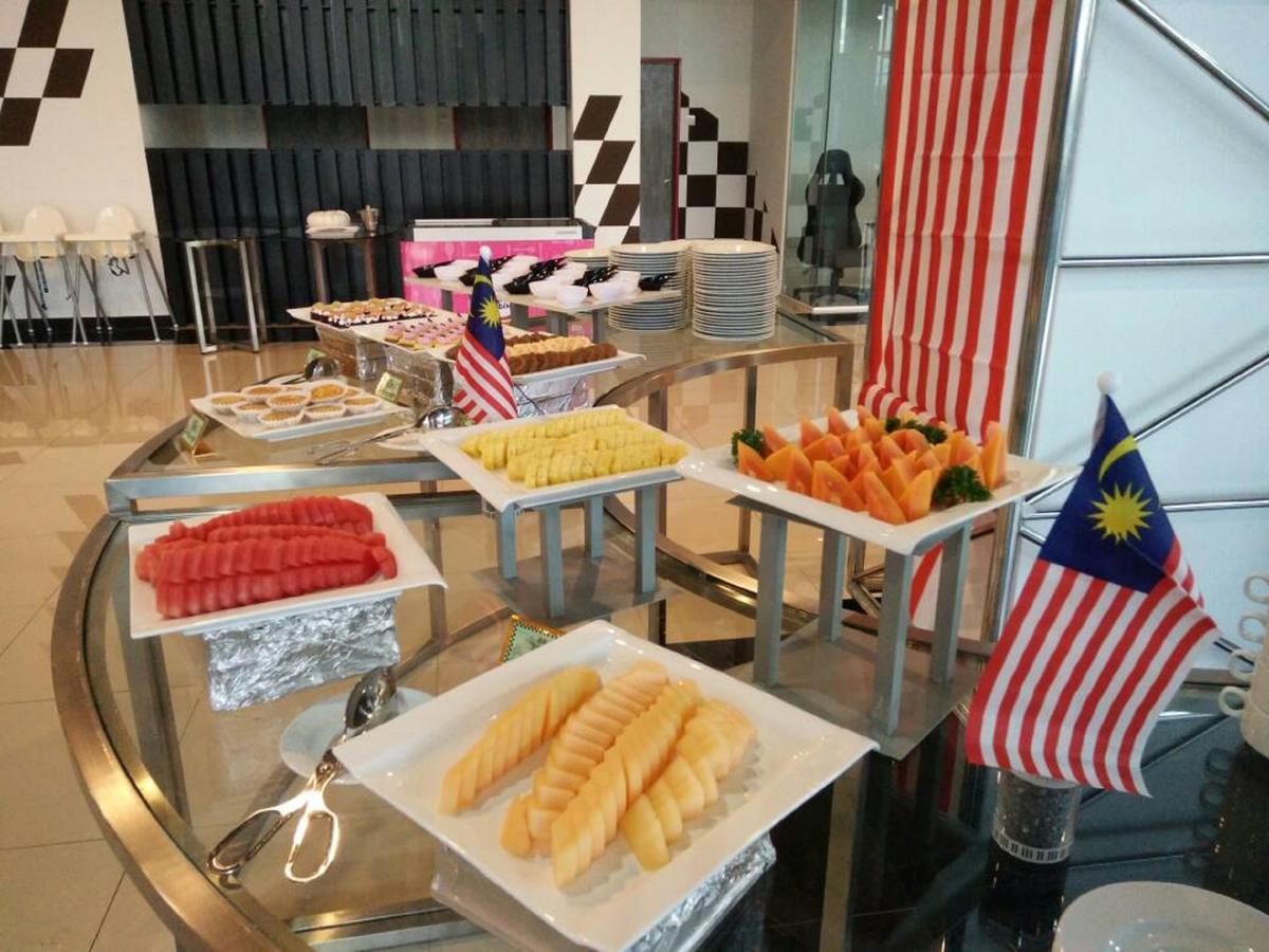 Hype Motorsport Hotel Нилай Экстерьер фото